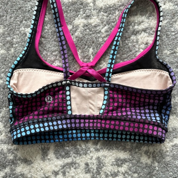 LULULEMON Raspberry Cosmic Dot White Multi Black Sweaty Endeavor Bra Size 4 - Picture 2 of 4